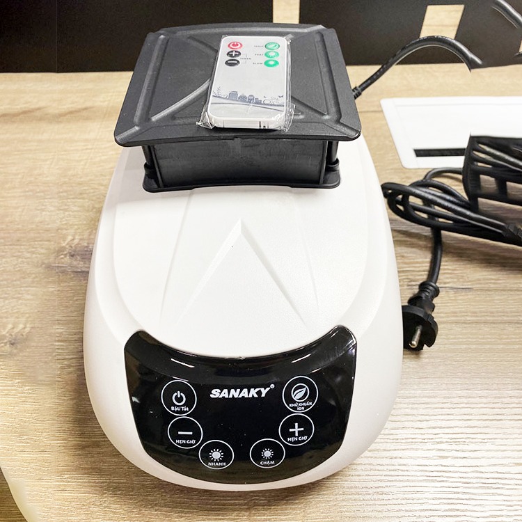 Tủ sấy quần áo Sanaky 1500W SNK-MS2X có khiển