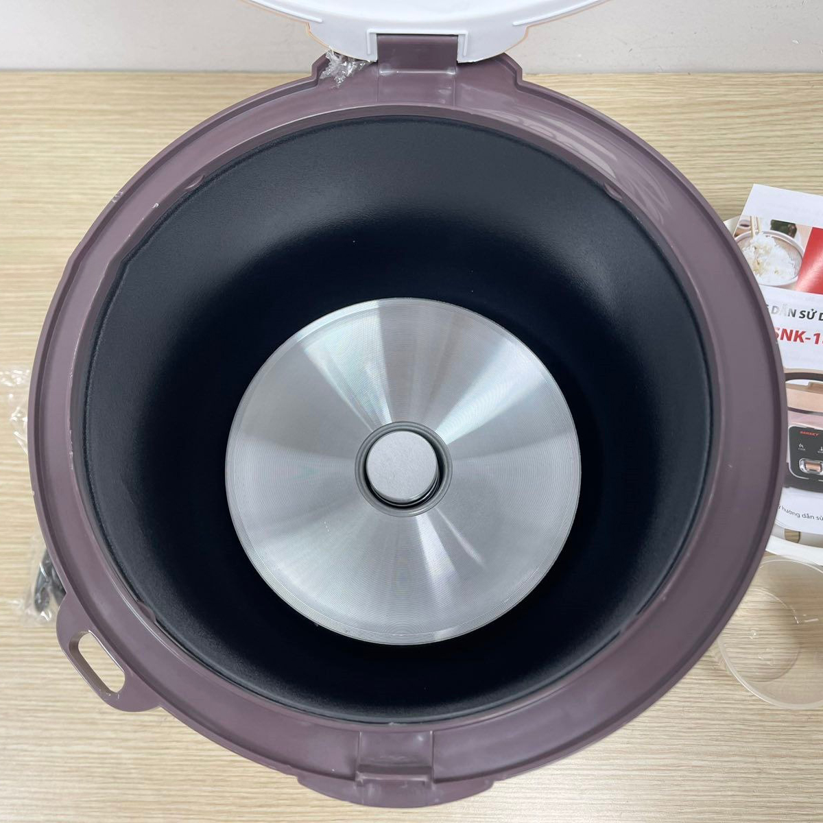 Nồi cơm điện Sanaky 1.8 lít SNK-182J24N